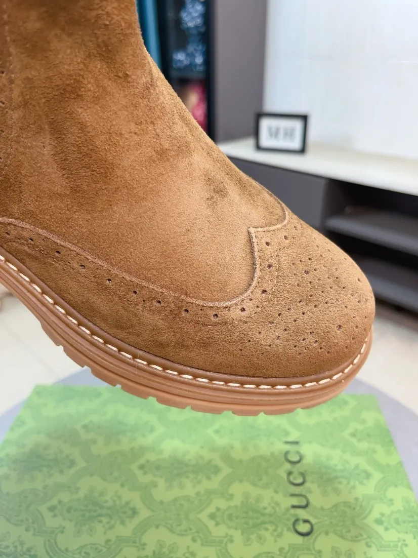 Men's shoes 💰540🌸🌸 (GUCCI) [cow lining plus velvet optional] [can be made without standard] New product Martin boots imported from Canada with full top layer high mercerized frosted fabric, punched using 3D digital technology, high-end and classy, ​​versatile to wear, full of three-dimensionality, close pictures will make you obsessed with the leather. You can't extricate yourself ~ the best on the market.          Fabric: Cowhide/Embossed Lining: Cowhide.          Please make a note when placing an order, sizes: 38-44 (37, 45, 46 can be customized and cannot be returned or exchanged) 5 colors available; black, gray, khaki, coffee, and earthy yellow